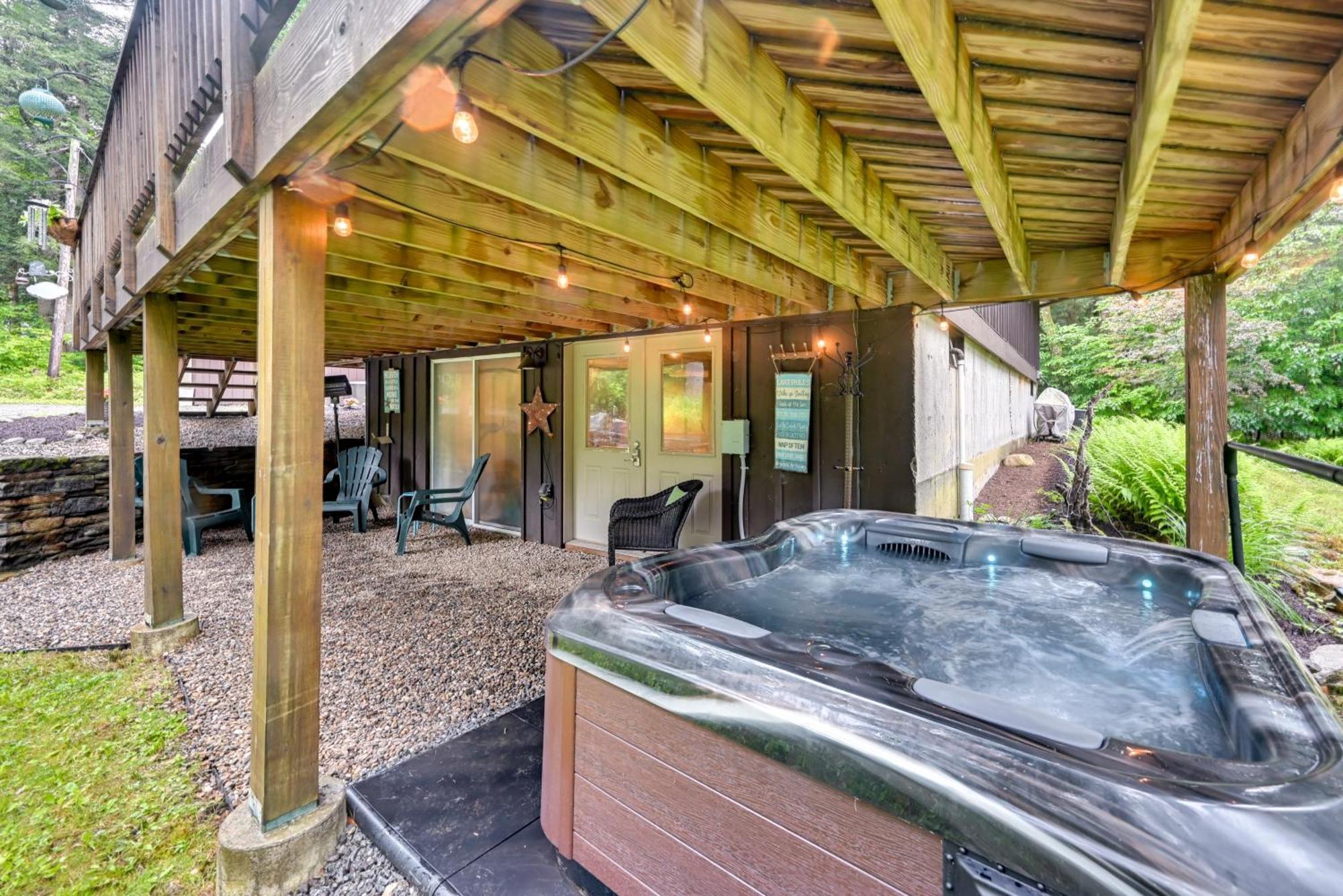 Tolland Cabin With Private Hot Tub And Grill! Villa Exterior photo